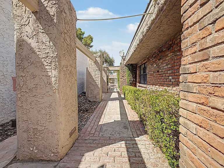 3172 Bel Air Dr — Photo 37