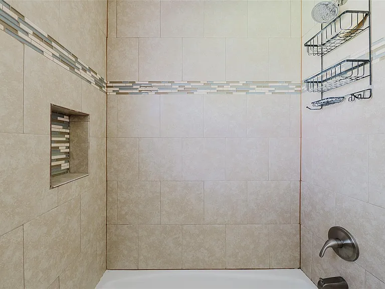 5210 De Lange Ln — Photo 18