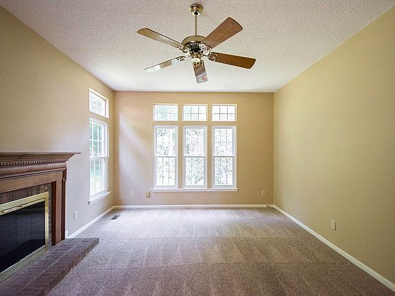 3rd image of 3021 Summerland Dr