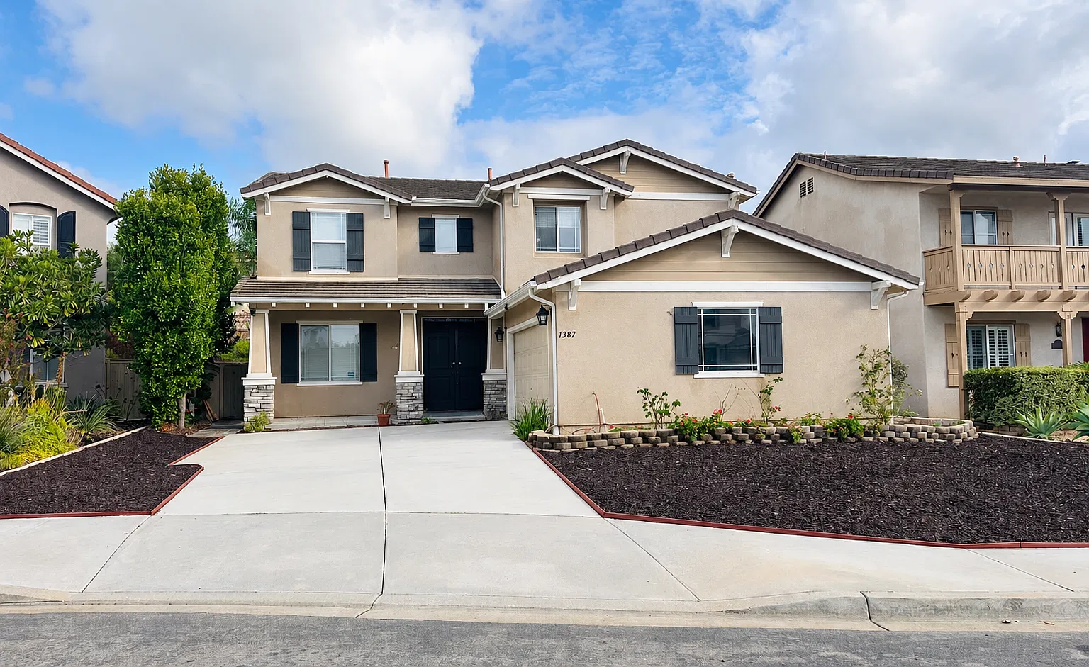 5 bed, 2866 sqft, $5,395 — Photo 1