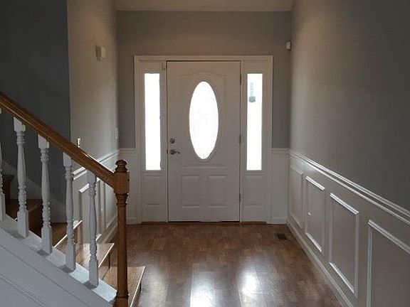 2nd image of 213 Oakland Ct