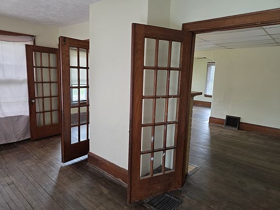 2nd image of 727 East Ave