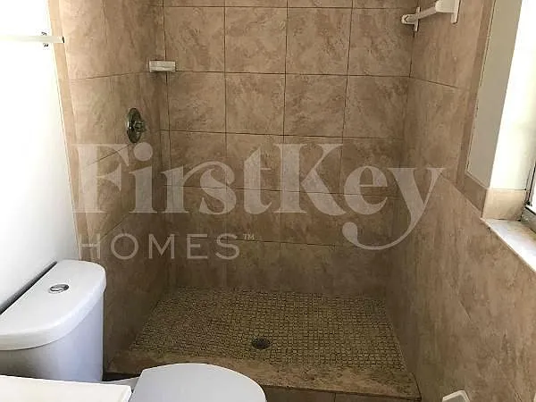 2224 E Hanna Ave — Photo 13