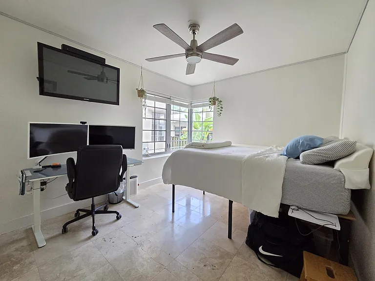 1045 Lenox Ave #6 — Photo 10