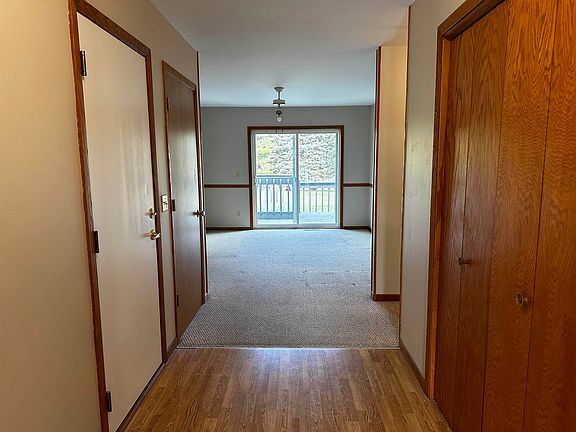 5th image of 943 Gladstone Way