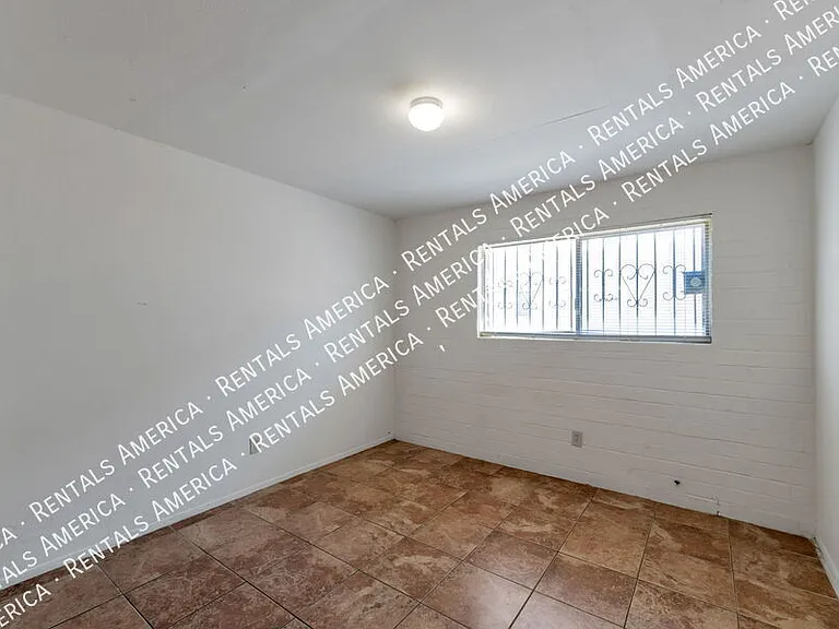 947 N Alvernon Way #11 — Photo 10