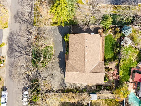 4th image of 656 N Modoc Ave
