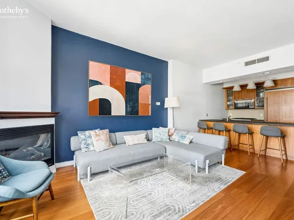 205 East 59th Street image 2 of 17