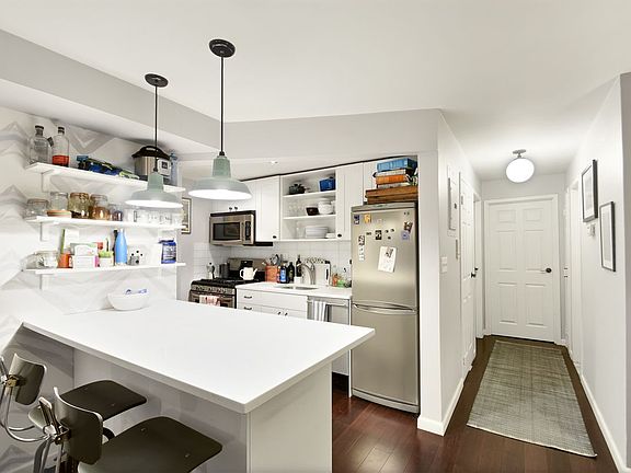 3rd image of 248 Wyckoff St APT 3B