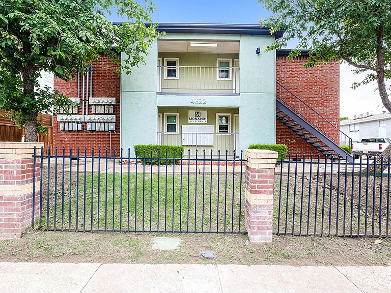 Monarch Place — Photo 11