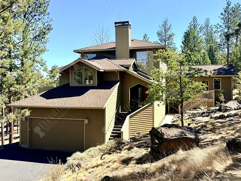1955 NW Brogan — Photo 1