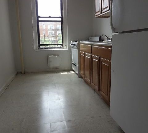 3rd image of 1275 Lafayette Ave APT 2I