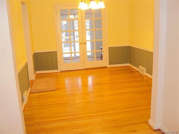 4th image of 14031 Sherwood Ave