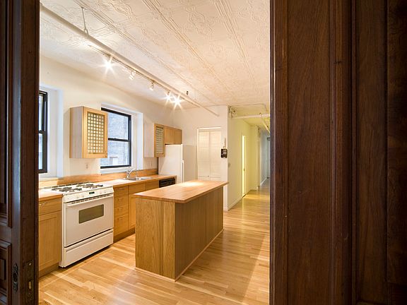 2nd image of 107 W 26th St APT 4A
