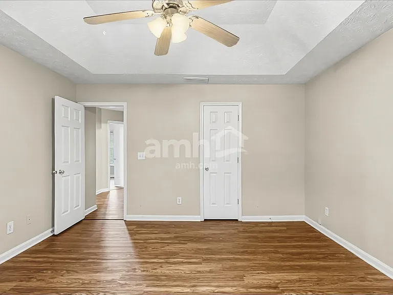 1500 Chalet Cir — Photo 9