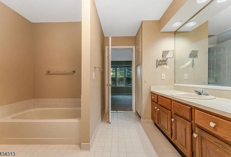 13 Augusta Dr — Photo 12
