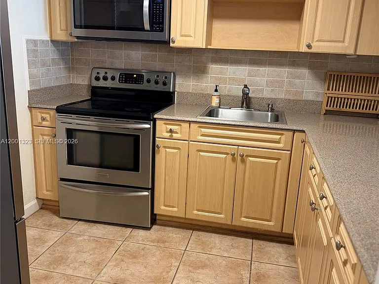 100 Edgewater Dr #127 — Photo 5