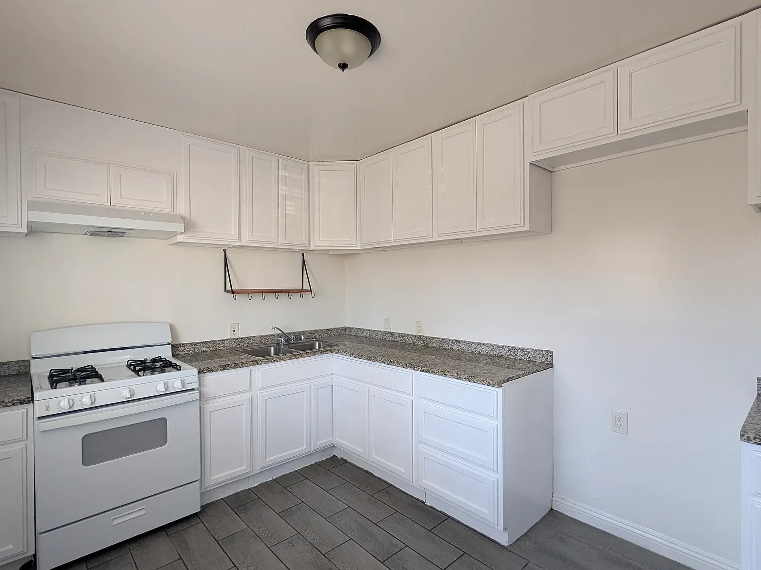 3 bed, $2,500 — Photo 3