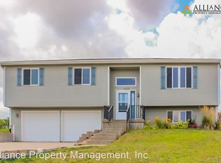 1009 Wilson Cir, Manhattan, KS 66502