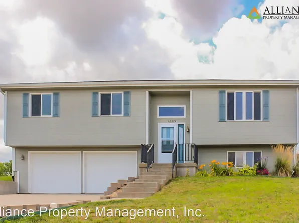 1009 Wilson Cir, Manhattan, KS 66502
