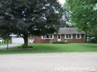 202 Edgewood Rd, Eureka, IL 61530