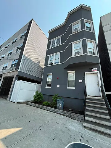208 Governor St Photo 1