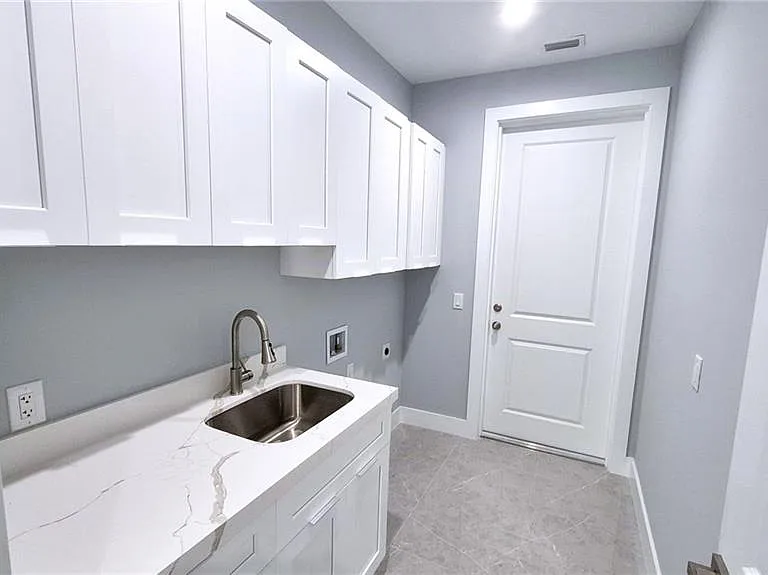 532 41st Ave NE — Photo 17