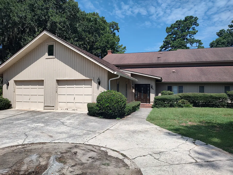 Front Entrance and Single Car Garage