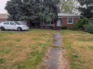 23075 Schoenherr Rd, Warren, MI 48089