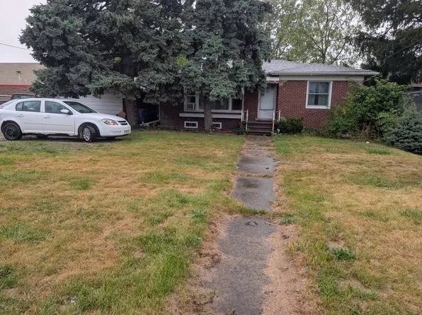 23075 Schoenherr Rd, Warren, MI 48089