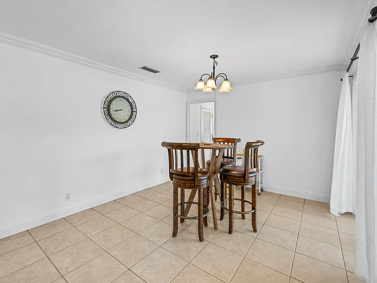 1051 NW 9th St — Photo 17