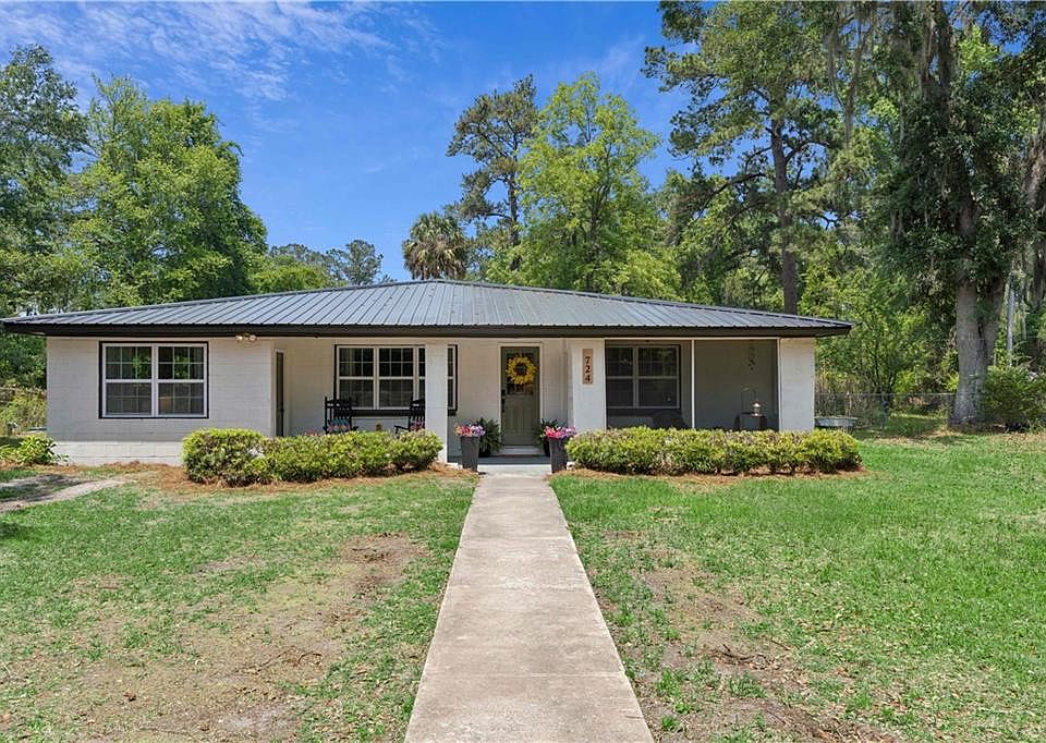 1st image of 724 Fancy Bluff Rd