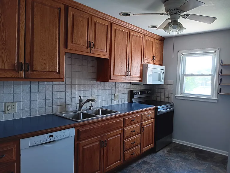 5730 Flint St — Photo 3