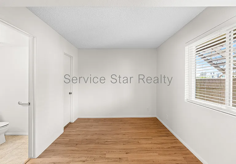 4050 E Cactus Rd #101 — Photo 8
