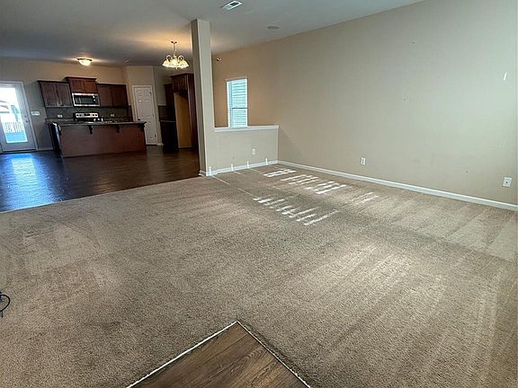 4th image of 834 Von Buren Blvd