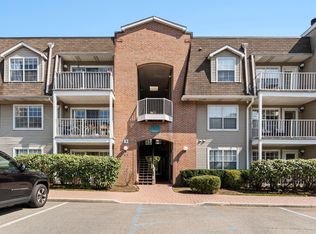 800 River Rd APT 301, Edgewater, NJ 07020