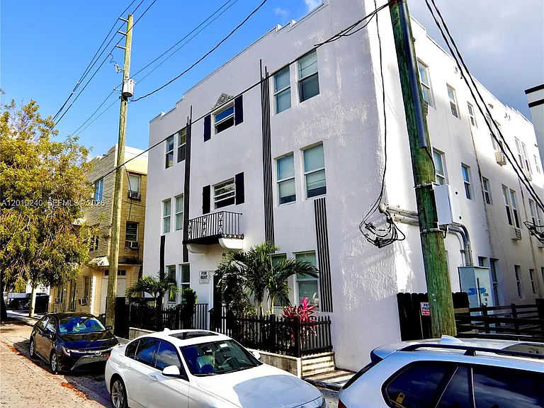 1142 SW 4th St #17 — Photo 18