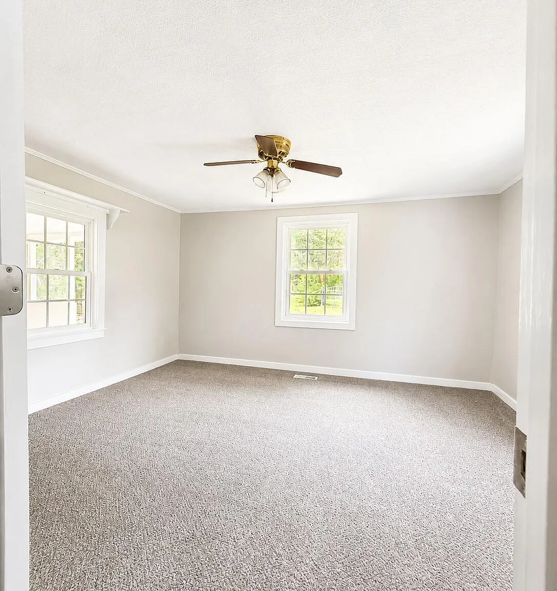 3 bed, 1.0 bath, 944 sqft, $1,550 — Photo 3