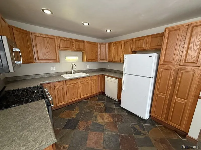 2 bed, 1.0 bath, 830 sqft, $1,450 — Photo 2