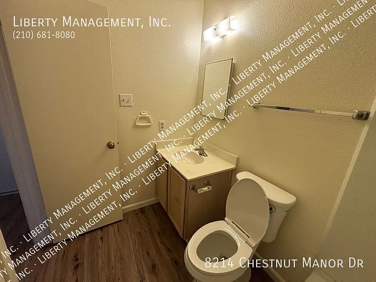 8214 Chestnut Manor Dr — Photo 21