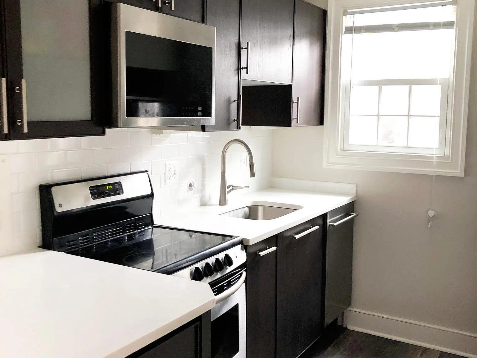2 bed, 800 sqft, $3,490 — Photo 4