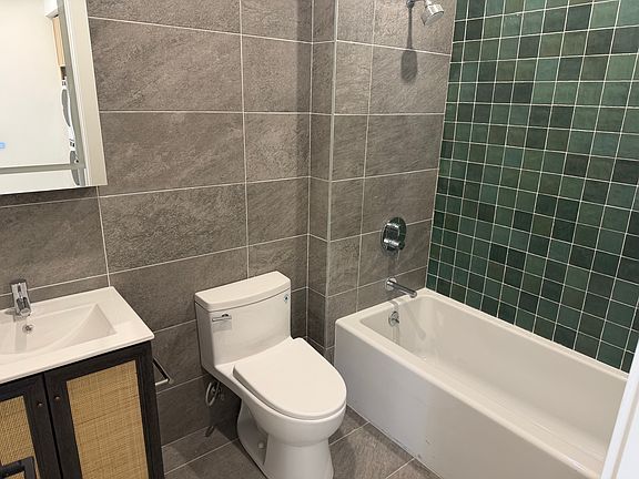 3rd image of 833 Manhattan Ave #2B