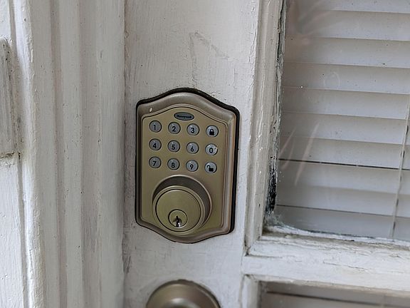 4th image of 258 Mount Vernon Ave #B