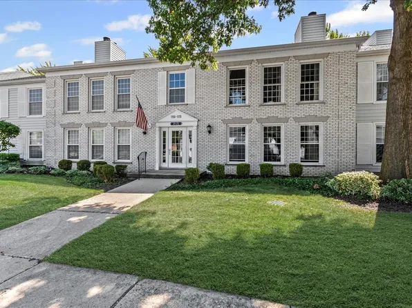 1162 Spring Garden Cir #64, Naperville, IL 60563