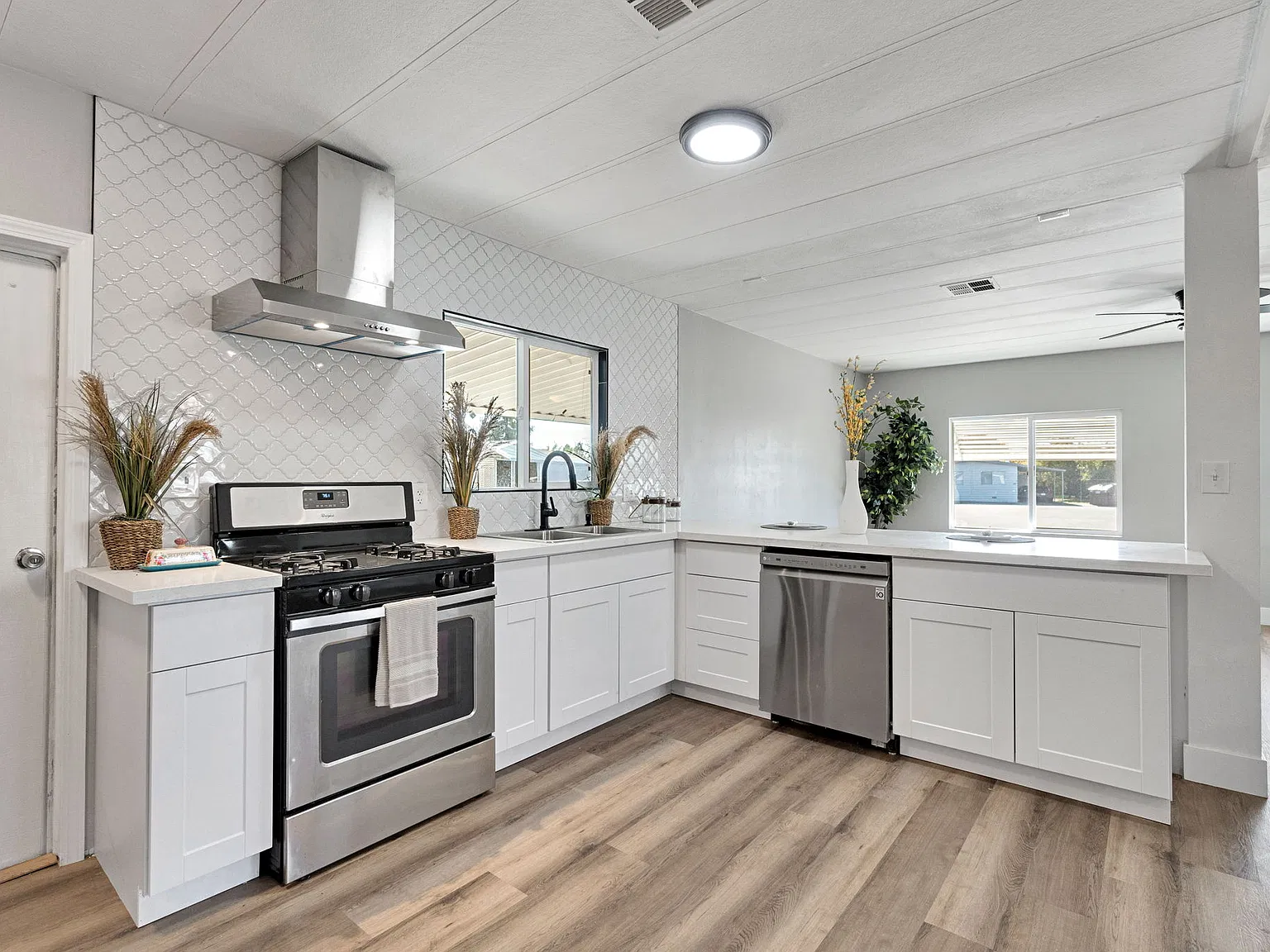 2 bed, 1050 sqft, $1,550 — Photo 3