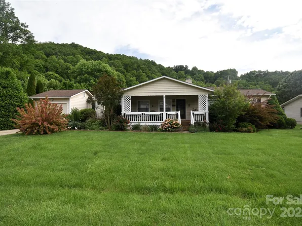 74 Sunflower Ln, Waynesville, NC 28785