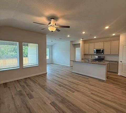4th image of 144 Woodbrook Dr
