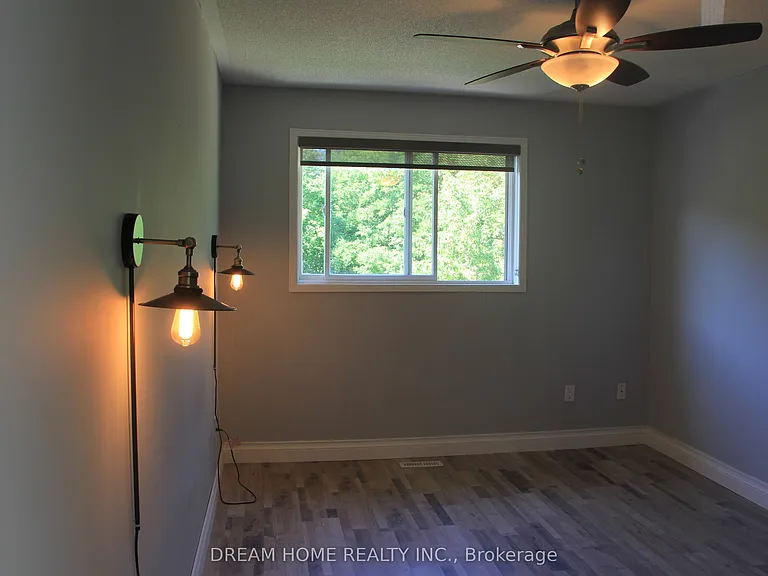 50 Pickett Cres — Photo 12