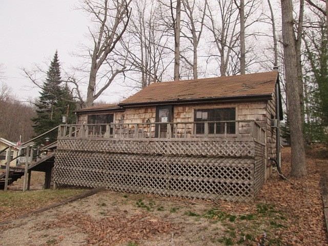 1st image of 395 Park Dr