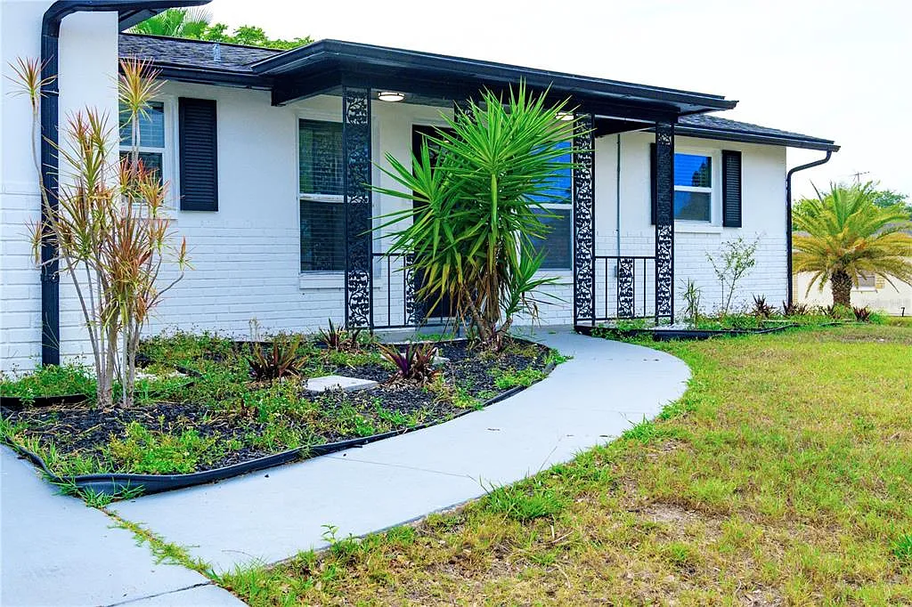 Building Photo - 11241 Yewtree Ave
